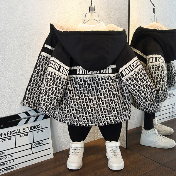 Zimska jakna sa debelom postavom za dječake sa natpisom