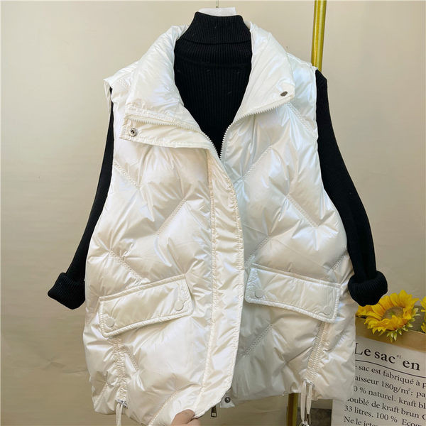 Moodne naiste vesti lai, tepitud efektiga mudel