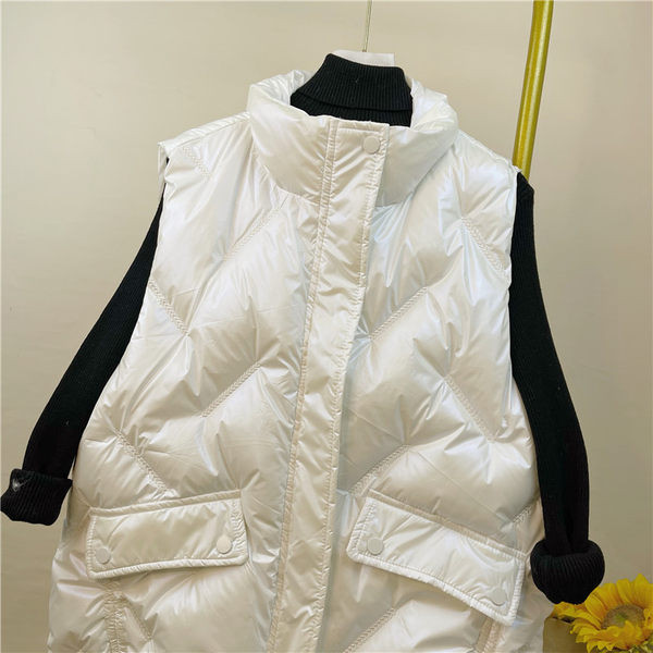 Moodne naiste vesti lai, tepitud efektiga mudel