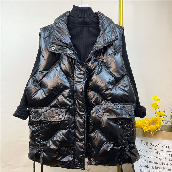 Moodne naiste vesti lai, tepitud efektiga mudel