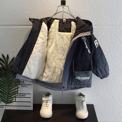 Gyermek téli kabát meleg béléssel és felirattal