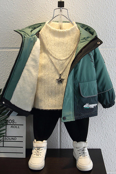 Gyermek téli kabát meleg béléssel és felirattal