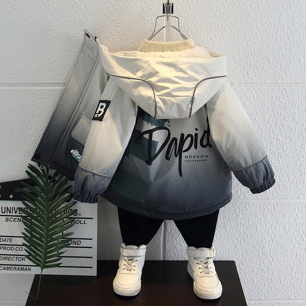 Gyermek téli kabát meleg béléssel és felirattal