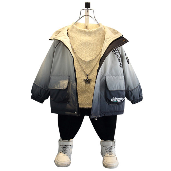 Gyermek téli kabát meleg béléssel és felirattal