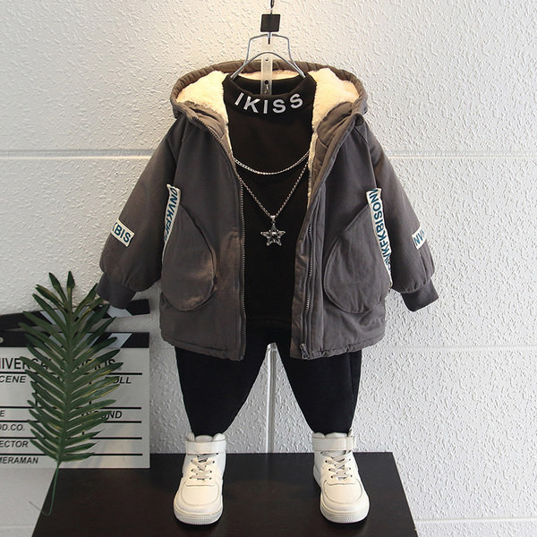 Téli gyerekkabát kapucnival és meleg béléssel