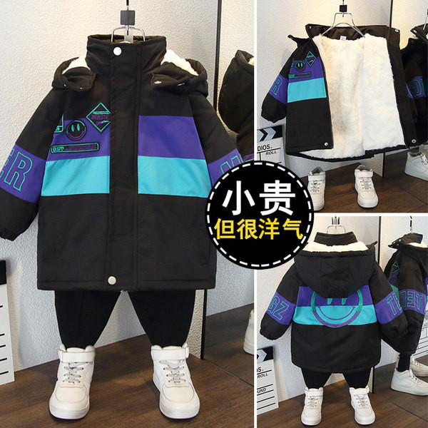 Gyerek kabát fiúknak vastag béléssel és kapucnival