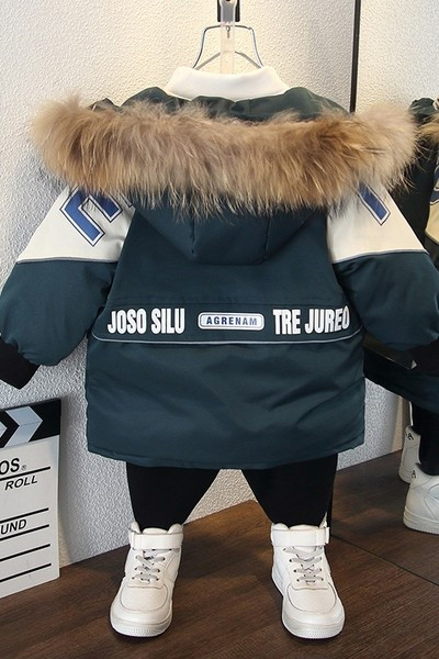 Laste talvejope sulekraega ja kirjaga seljal