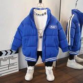 Gyermek téli kabát cipzárral és magas gallérral