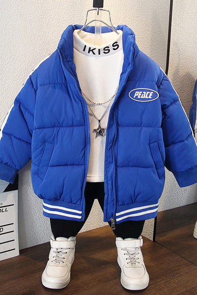 Gyermek téli kabát cipzárral és magas gallérral