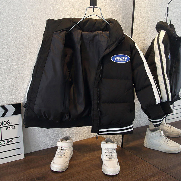 Gyermek téli kabát cipzárral és magas gallérral