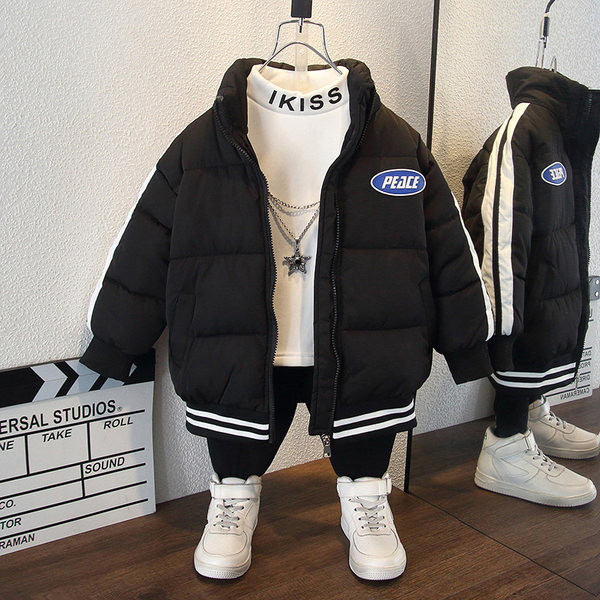 Gyermek téli kabát cipzárral és magas gallérral