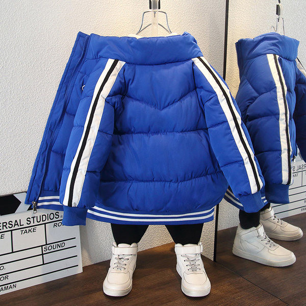 Gyermek téli kabát cipzárral és magas gallérral