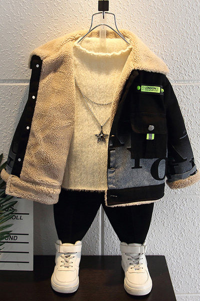 Gyermek bélelt kabát fiúknak felirattal