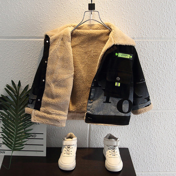 Gyermek bélelt kabát fiúknak felirattal