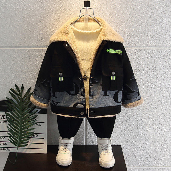 Gyermek bélelt kabát fiúknak felirattal