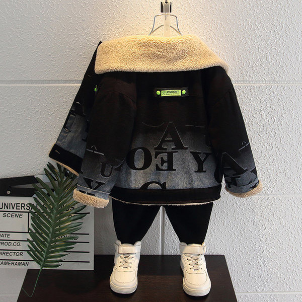 Gyermek bélelt kabát fiúknak felirattal