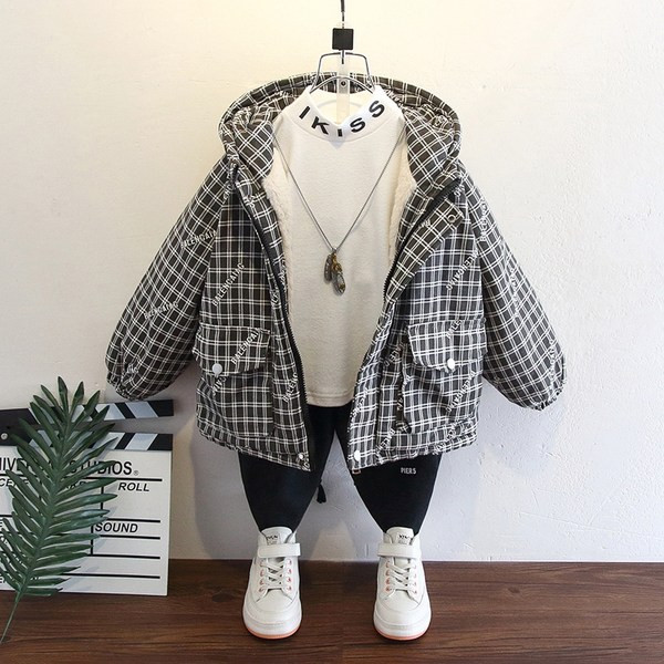 Napi gyermekkabát meleg béléssel és zsebekkel