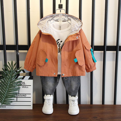 Kolmes värvitoonis kapuutsiga ja taskutega laste talvejope