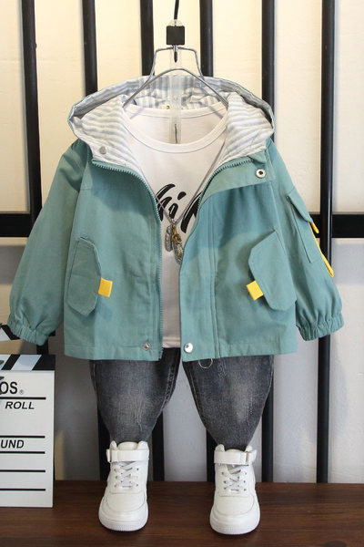 Kolmes värvitoonis kapuutsiga ja taskutega laste talvejope