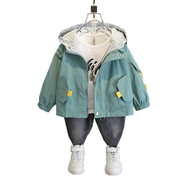 Kolmes värvitoonis kapuutsiga ja taskutega laste talvejope