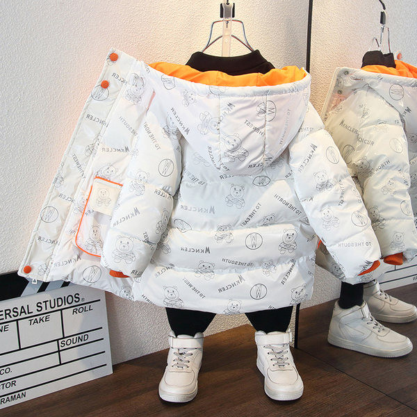 Modern gyerek kabát fiúknak felirattal és rátéttel