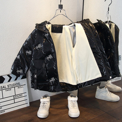 Új modell gyerek kabát fiúknak rátéttel