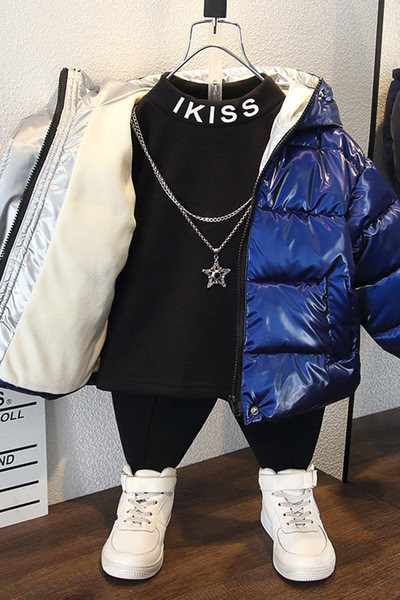 Modern, kapucnival és cipzáras gyerekdzseki fiúknak