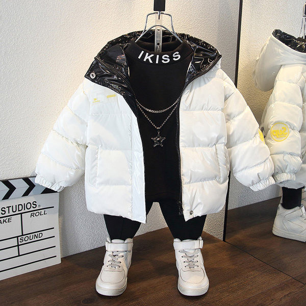 Modern, kapucnival és cipzáras gyerekdzseki fiúknak