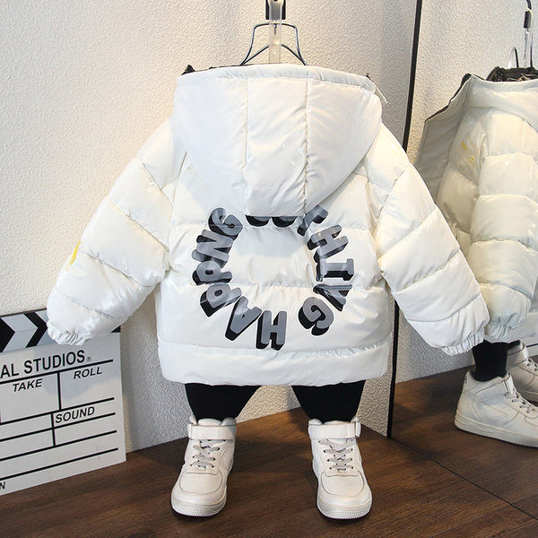 Modern, kapucnival és cipzáras gyerekdzseki fiúknak