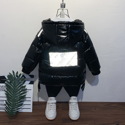 Kapuutsiga ja aplikatsiooniga laste jope poistele