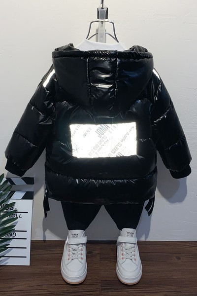 Kapuutsiga ja aplikatsiooniga laste jope poistele