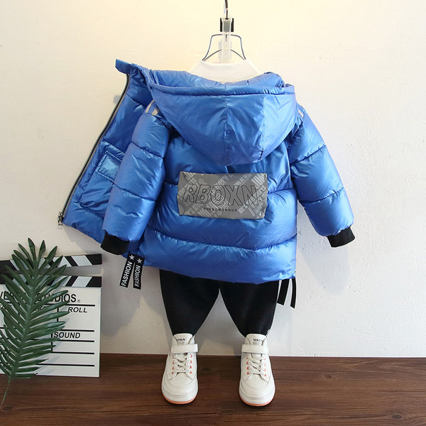 Kapuutsiga ja aplikatsiooniga laste jope poistele