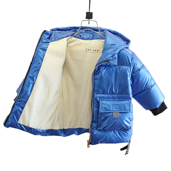 Kapuutsiga ja aplikatsiooniga laste jope poistele