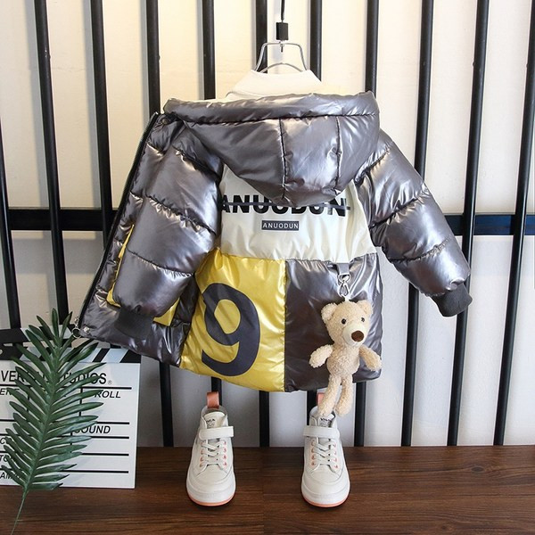 Gyermek téli kabát kapucnival és 3D elemmel