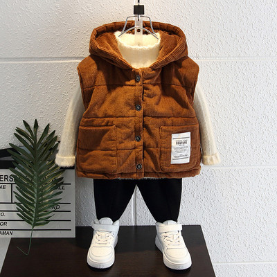 Modern gyerekmellény kapucnival és gombokkal fiúknak