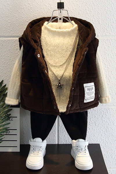 Modern gyerekmellény kapucnival és gombokkal fiúknak