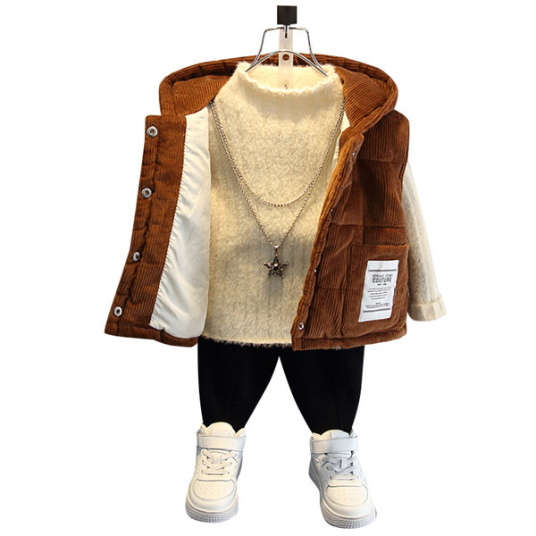 Modern gyerekmellény kapucnival és gombokkal fiúknak