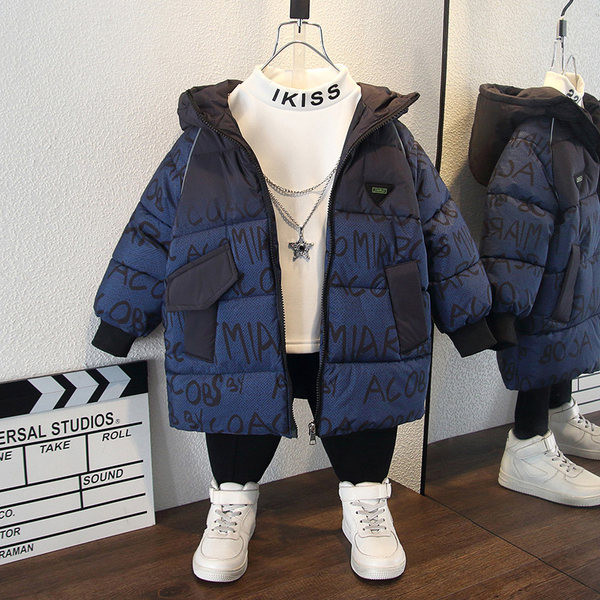 Gyerek dzseki fiúknak kapucnival és emblémával