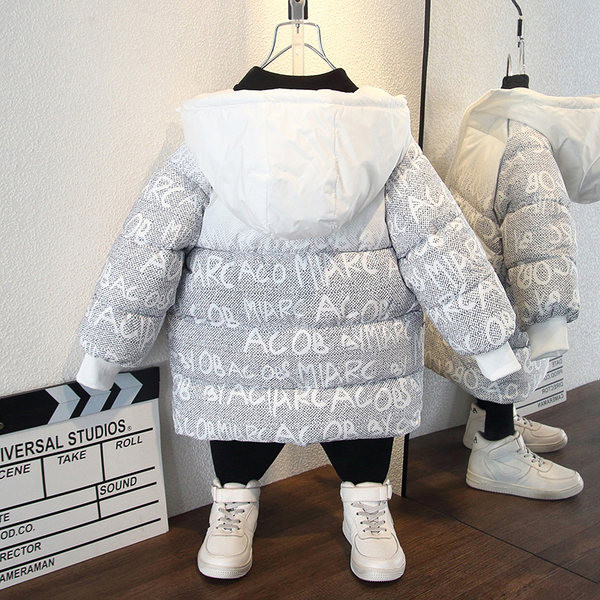 Gyerek dzseki fiúknak kapucnival és emblémával