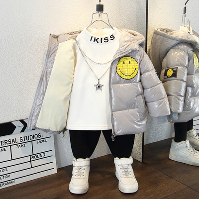 Gyermek téli lakkbőr kabát kapucnival és rátéttel