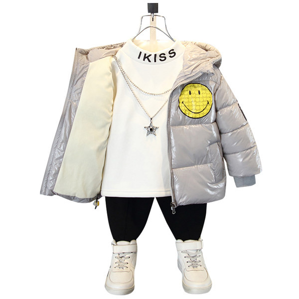 Gyermek téli lakkbőr kabát kapucnival és rátéttel