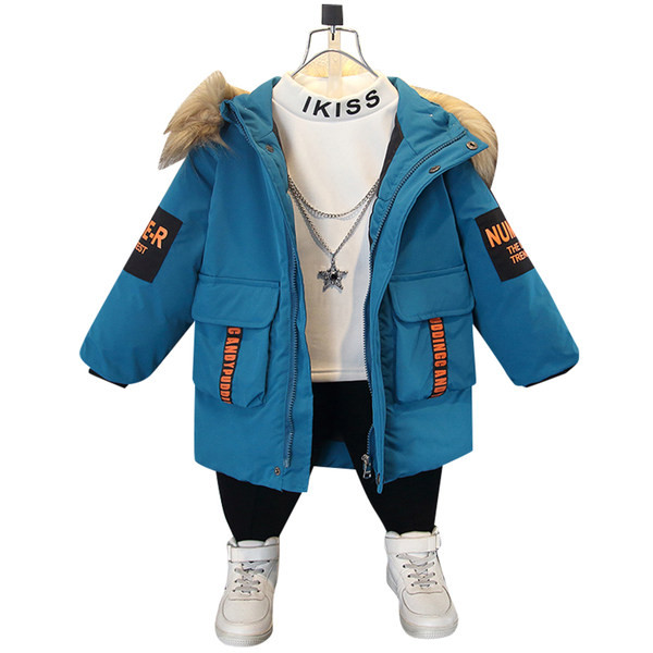 Téli kabát fiúknak kapucnival és feliratokkal