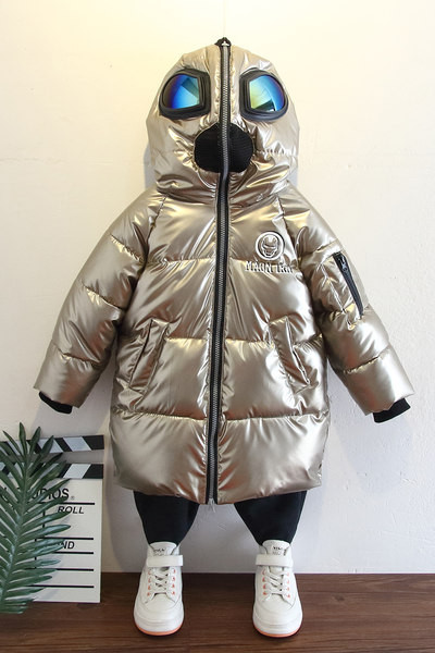 Stílusos hosszú gyerekkabát 3D elemmel fiúknak