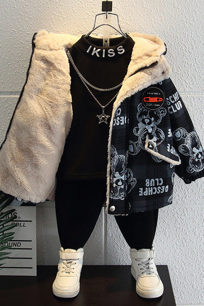 Női alkalmi kabát meleg béléssel és gombokkal