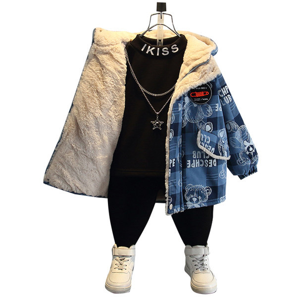 Női alkalmi kabát meleg béléssel és gombokkal