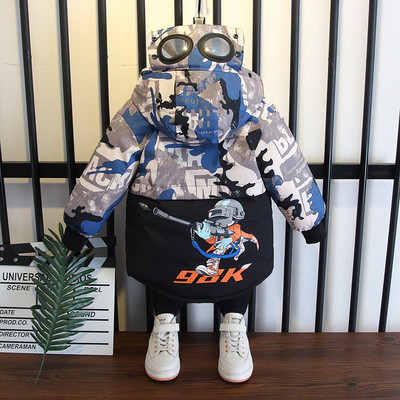 Gyermek téli kabát kapucnival és rátéttel