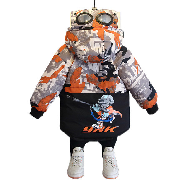 Gyermek téli kabát kapucnival és rátéttel