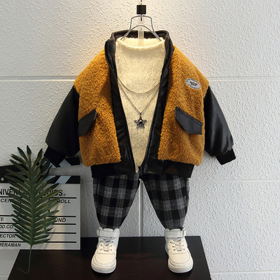 Gyerek kabát emblémával