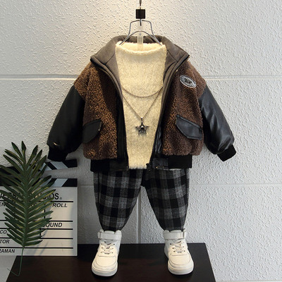 Gyerek kabát emblémával