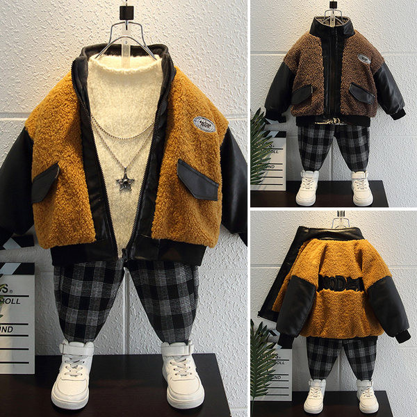 Gyerek kabát emblémával